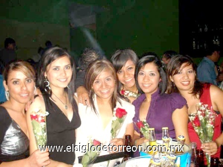 De Antro Con Amigas!!! Lupita, Marcela,Mary, Adri, Diana y Vero. Enviada por Marcela.