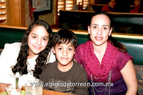 02032010 Denisse, Claudia, Silvia, Gris y Flor María.