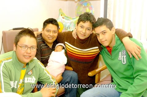 03032010 Evangelina Perea Ramírez y su bebé Martha Samantha Huitrado Perea.