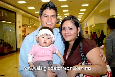 03032010 Presentes. David, Lizeth y Fernandita.