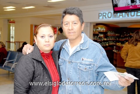 03032010 Belice. Claudia Ulloa despidió a Gerardo Castañeda.