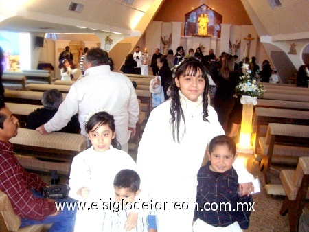 Alejandra y Moserrath el día de su confirmacion.  Enviada por Coco.