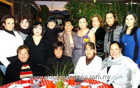 06032010 Helga en compañía de Alejandra, Ana Carolina, Kurry, Coy, Olga, Verónica, Ana Paula, Sandy, Tere, Chiquis, Alma y Meche.