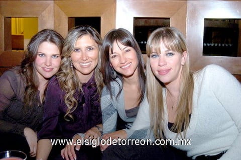 07032010 Amigas. Gaby, Mónica, Martha y Elena.
