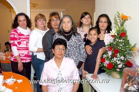 07032010 Guadalupe Vázquez de Soubervielle celebró su cumpleaños junto a Ana María, Cristina Rogelia, Enriqueta, Mayra, Cecilia, Mari Jose y Lupe.