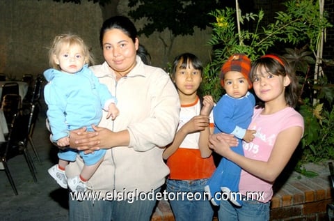 07032010 Alexandra Pérez, Saira Lizeth Rodríguez, Olimpa Carolina Álvarez, Ángel López y Abigaíl Villalobos.
