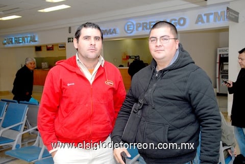 08032010 Chihuahua. Alan García emprendió un viaje de trabajo y fue despedido por Gerardo González.
