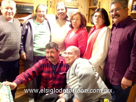 Doctor Baltazar Ramirez pasando el New Year en el Monte California con sus hermanos. Enviada por Alfredo Flores Huereca.