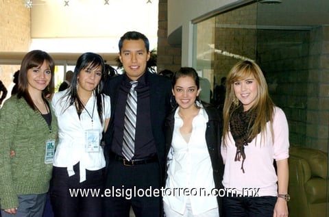 09032010 Maritza Vargas, Jéssica Nava, Miguel Castañeda, Sandra Hernández y Liliana Rodríguez.