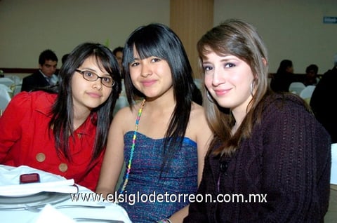 09032010 Brenda Hernández, Estefanía Tort y Pilar Amador.