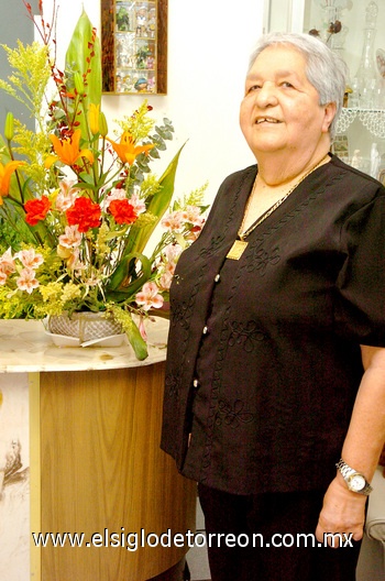 09032010 Bertha Álvarez García fue festejada al cumplir años de vida.