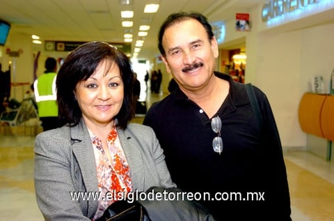 09032010 Bienvenidos. Llegaron a Torreón Perlita Lee y Antonio Pérez.