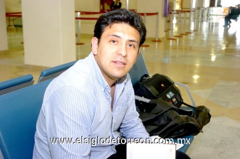 11032010 México. Julio Montes de Oca dejó La Laguna para regresar a casa.