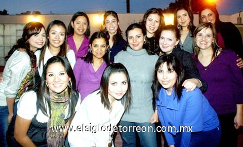12032010 Amigas y familiares que acompañaron a Helga en su festejo prenupcial.