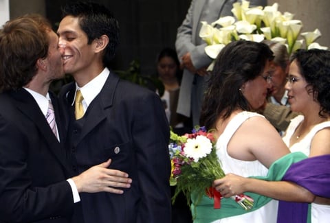 La derecha, que gobierna el país, no ve esta evolución con buenos ojos, y cuenta con el respaldo de la iglesia católica.