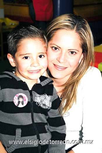 Marco Antonio Ramos y Karime.