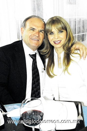 Rafael Flores Jáuregui y Blanca Hernández de Flores.