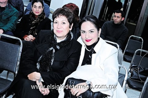 Sandra Estrello y Sonia Cháirez.