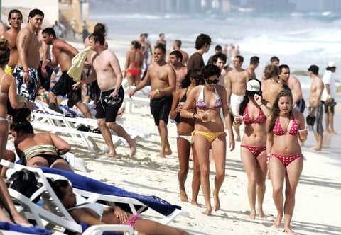 La notoriedad de las vacaciones de primavera incluyen un incremento del alcohol y actividad sexual.
