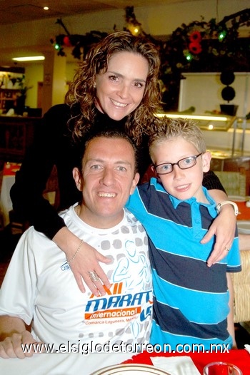 13032010 Luz María Torres, Benito Lozada y Benito Lozada Jr.