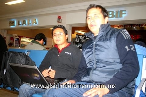 13032010 Distrito Federal. Cristóbal Aguirre fue despedido por Jorge Suárez.