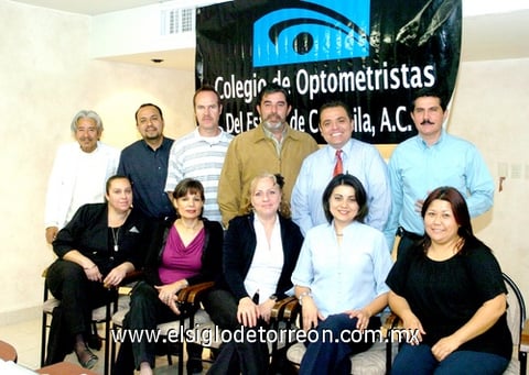 14032010 Celebran su día. Integrantes del Colegio de Optometristas en reciente conmemoración.