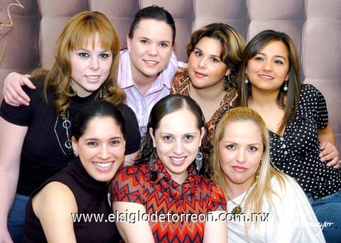 14032010 La guapa novia en compañía de sus amigas, Érika González de Páramo, Neyda Martínez de Carrizales, Ana Lucía Gómez, Nora Flores de López, Eli Hijar Pámanes y Paulina Tovar González.