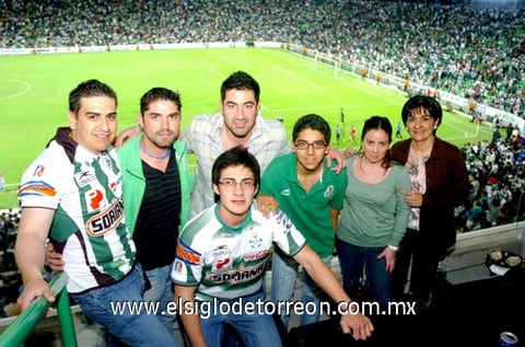 14032010 Santista de corazón. Martín, Franco, Ricardo, Alejandro, Carlos, María Fernanda y Lourdes.