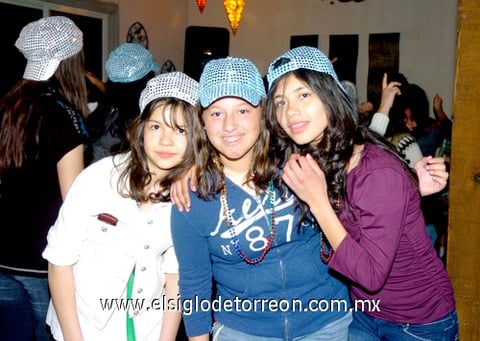 15032010 Fátima, Michelle y Abigail.