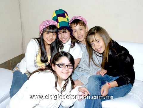 15032010 Alegres invitados. Alondra, Aranza, Regina, Iván y Sofía.