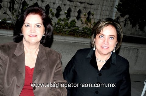 14032010 Cristina Escamilla Vela y Susana de González.