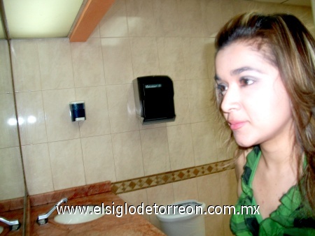 Celebrando el día del amor y la amistad enviada por Fabiola Rodriguez de ibarra.