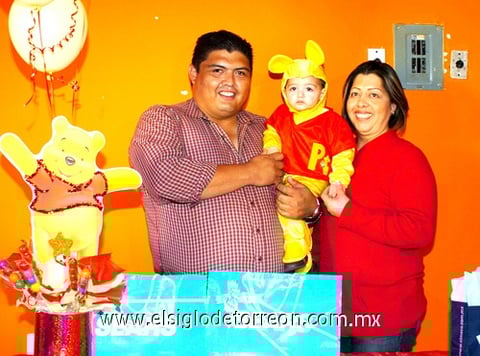 17032010 Óscar Alejandro Luna Blanco el día de su cumpleaños acompañado de sus papás Óscar Alejandro Luna y Adriana Blanco Dorado.