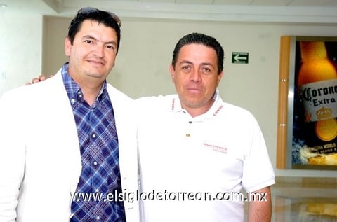 18032010 Querétaro. Para asistir a una convención viajaron Alfredo Mears y Mauricio Esparza.