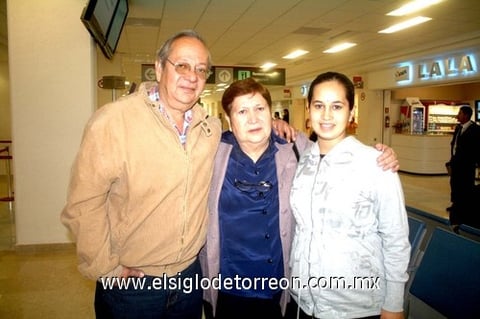 19032010 Chetumal. Familia Varela conformada por Francisco, Magdalena y Dora.