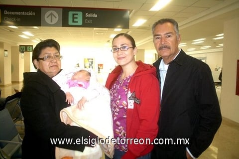 20032010 México. Nayeli Rangel Santibáñez y la pequeña Giovanna Díaz Rangel fueron despedidas por Rubén Rangel y Dora Luz Santibáñez, padres y abuelos respectivamente.
