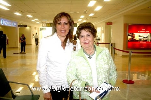 20032010 Las Vegas. Banchis de la Garza y Nenabel González disfrutarán de unas vacaciones.