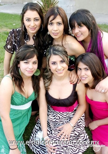 21032010 La festejada junto a sus amigas: Mariela Rodríguez, Berenice Leyva, María y Mariel Camarillo y Leslie Aguilar.