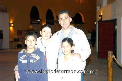 22032010 Lily y Alan.