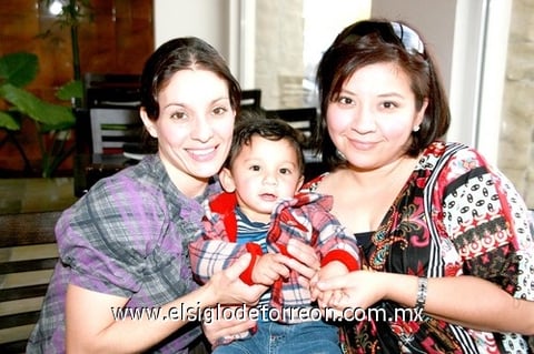 21032010 Ely, Santi y Lourdes.