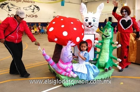 21032010 Entusiasmo. Maestros, alumnos y padres de familia participaron en el festival de la Primavera del colegio América.