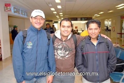 22032010 México. Raúl Ortiz, Carlos Martínez y Alberto Rosales llegaron a Torreón para tratar asuntos de trabajo.