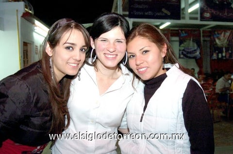 23032010 Amigas. Ceci González, Marcela Soto y Salma Navarro.