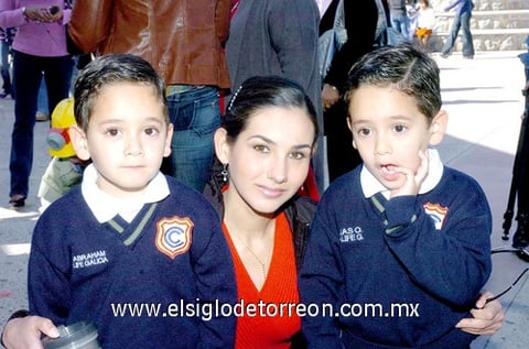 23032010 Abraham, Montserrat y Elías.