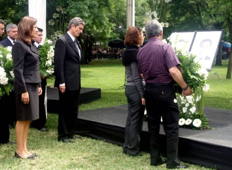 Las autoridades de la institución destacaron que Jorge Antonio Mercado, de 23 años, y Francisco Javier Arredondo, de 24, trabajaban en el desarrollo de proyectos de robótica a distancia y nuevos métodos para elevar la eficiencia en los procesos de la industria automotriz.