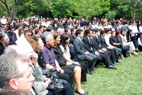 Al evento, efectuado en las instalaciones del Instituto, asistieron Margarita Zavala, esposa del presidente Felipe Calderón, y el rector de ITESM, Rafael Rangel Sostmann, junto a maestros, alumnos y familiares de los estudiantes asesinados.