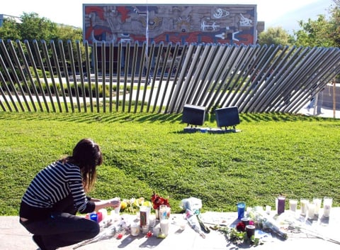 Al reiniciar las actividades académicas, estudiantes del Tecnológico de Monterrey montaron un altar en honor a los dos estudiantes de la institución que murieron durante un enfrentamiento entre grupos armados y el Ejército Mexicano.
