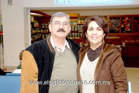 24032010 Houston. José Ángel y Ana María de Boone se tomarán unas vacaciones.