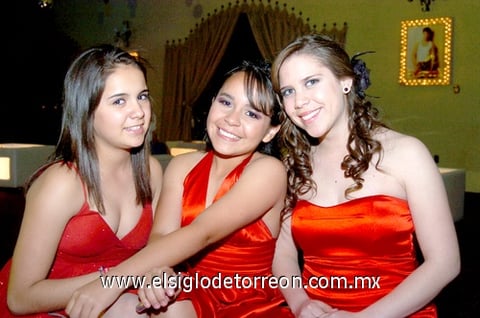 25032010 Marifer Carlos, Katia Castillo y Nancy Muñoz.