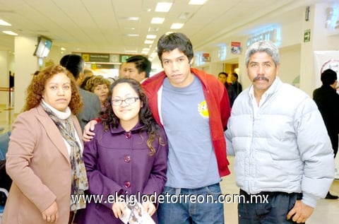 25032010 México. Martha Laura Flores fue despedida por la familia Félix Rosales.
